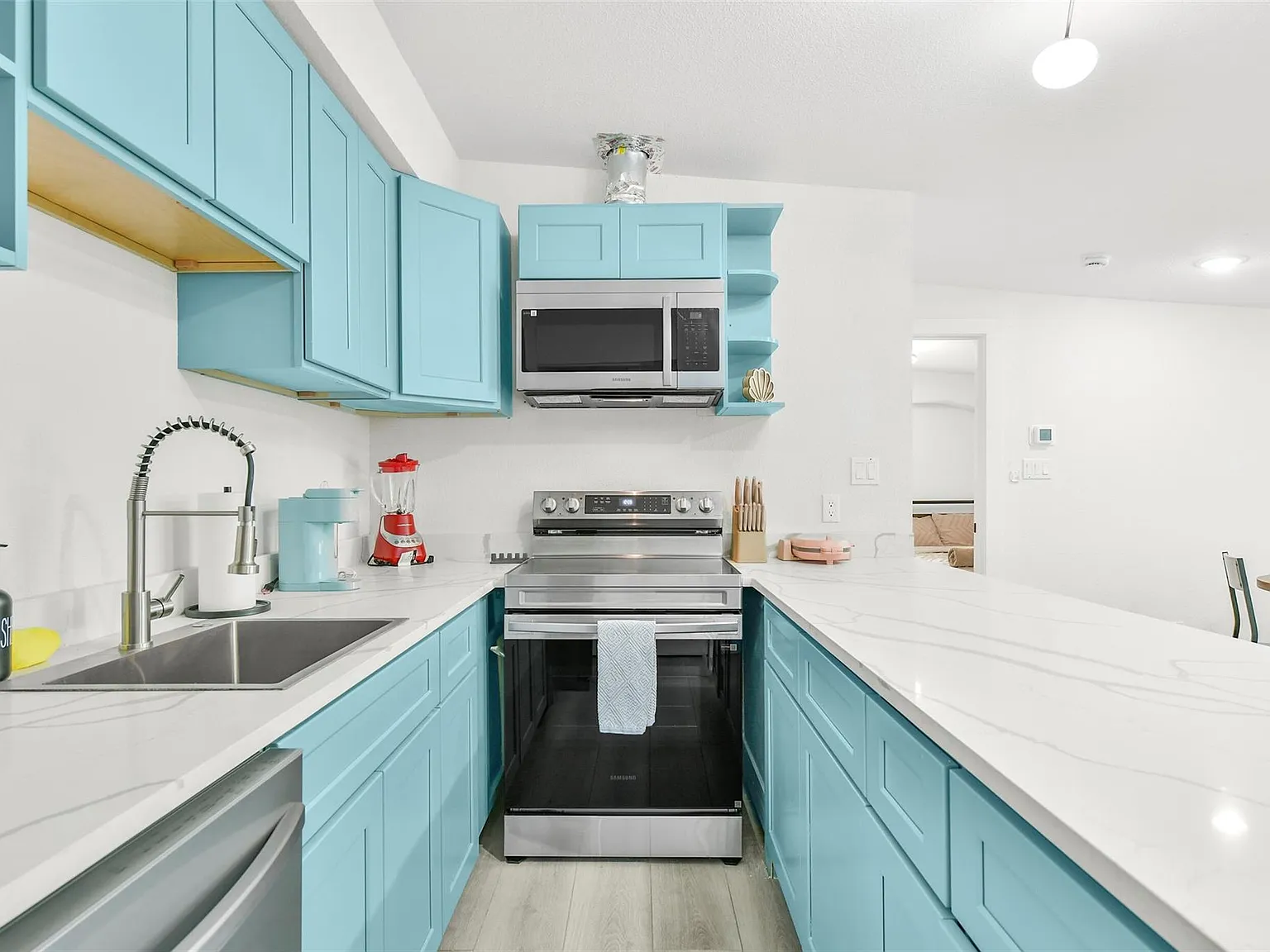 2 bed, 2.0 bath, 909 sqft, $1,800 — Photo 4