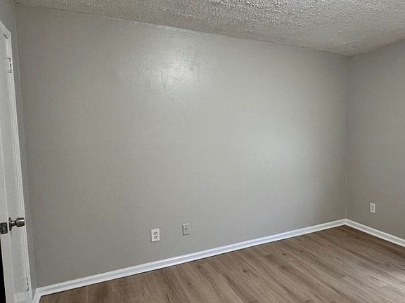 4th image of 3575 Manley Dr