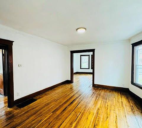 2nd image of 72 Pilgrim St