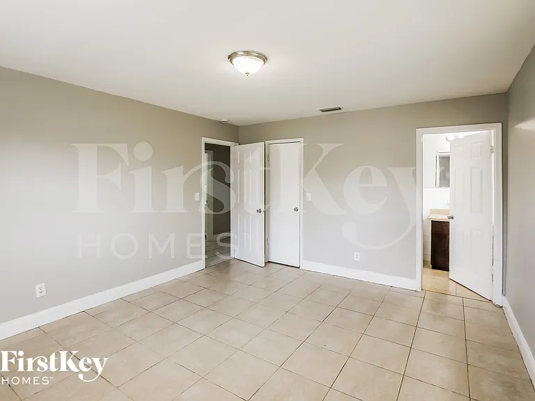 7171 SW 10th Ct — Photo 9