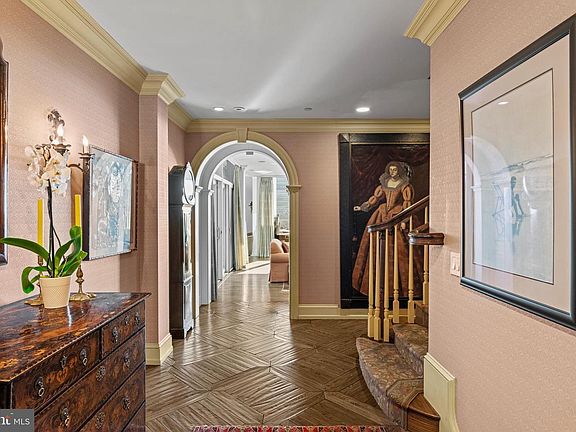 4th image of 227 S 6th St APT Pe