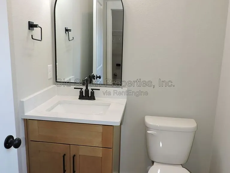 706 N F St #B — Photo 17