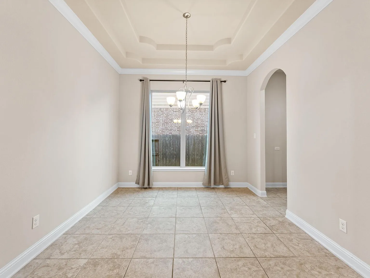 4 bed, 3.5 bath, 3291 sqft, $3,300 — Photo 4
