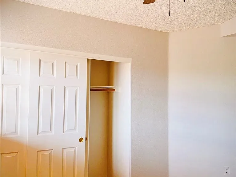 8405 Justine Ct — Photo 32