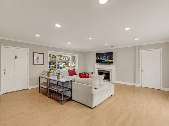 5th image of 2813 Roosevelt Ave