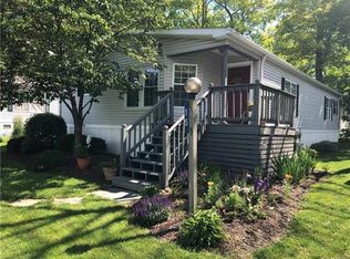 15 Woodsbluff Ct N, Bath, PA 18014