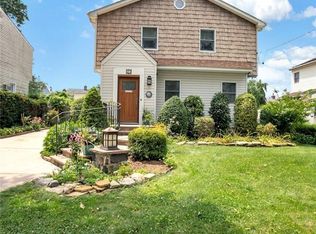 47 Emmett St, New Hyde Park, NY 11040