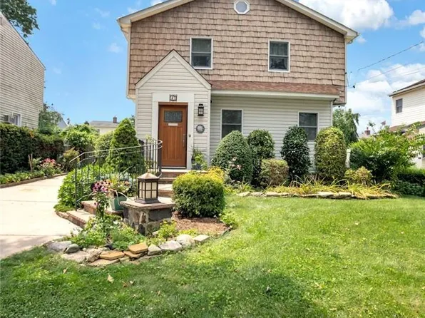 47 Emmett Street, New Hyde Park, NY 11040