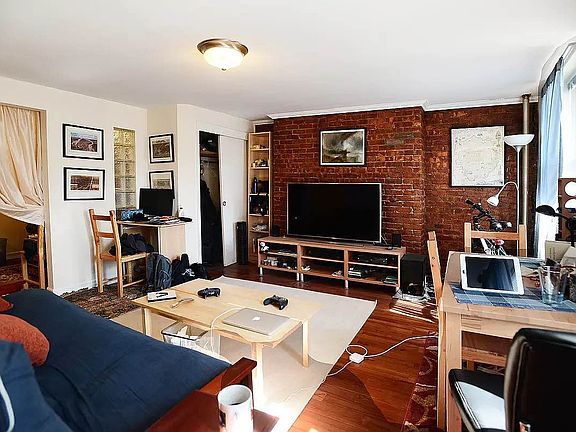 4th image of 276 E 10th St APT 6