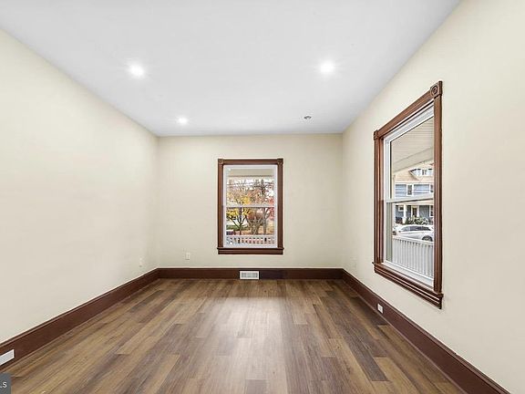 3rd image of 223 Johnson St