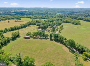 11727 Walnut Point Rd, Hagerstown, MD 21740