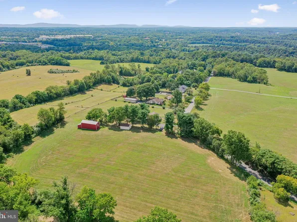 11727 Walnut Point Rd, Hagerstown, MD 21740