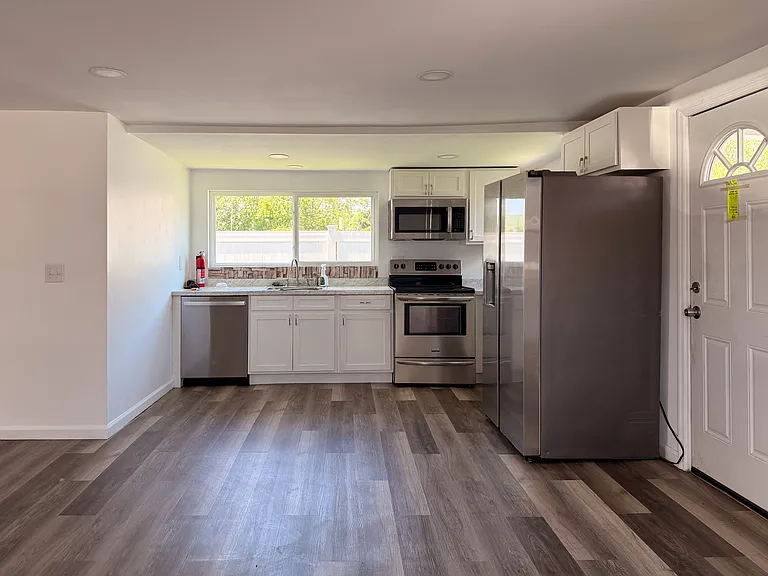 305 Willow St — Photo 13