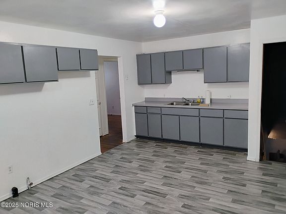 4th image of 5509 Clover Ln