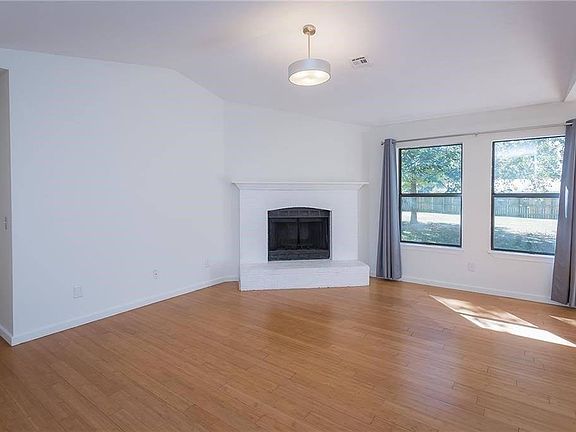4th image of 1110 SE 34th St
