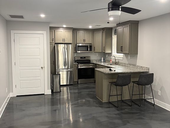4th image of 1422 E Elm St #2