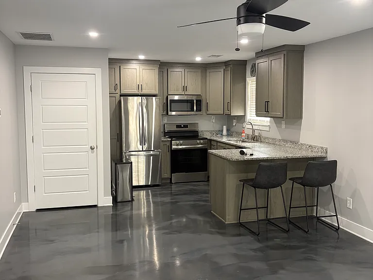1422 E Elm St #2 — Photo 4