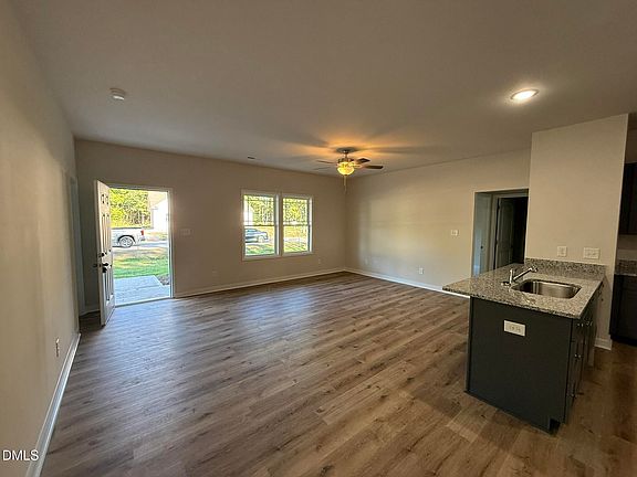 5th image of 415 Chelsie St