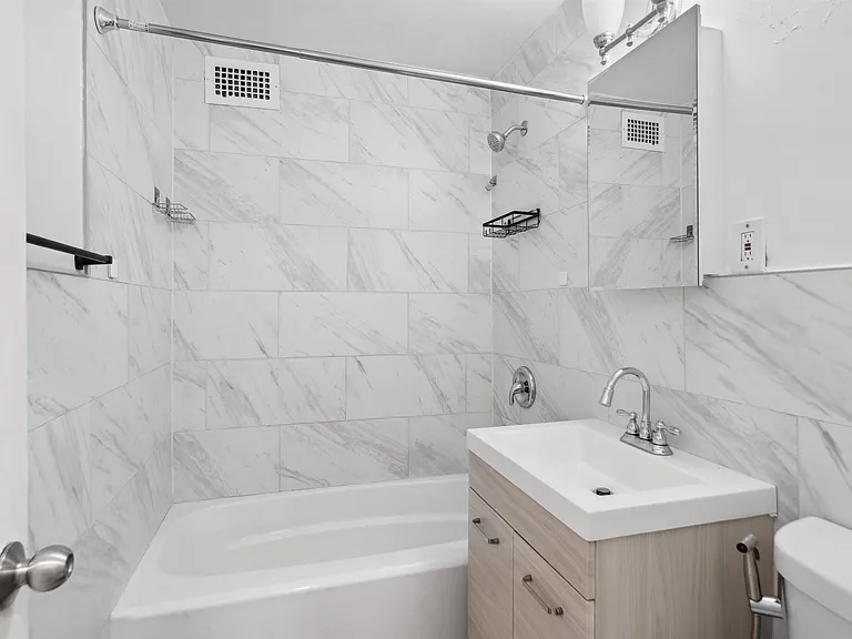10 Huron Ave #1E — Photo 9