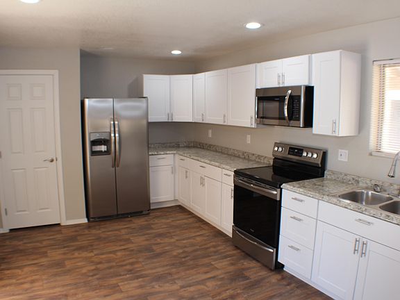 5th image of 4756 E Greenway St