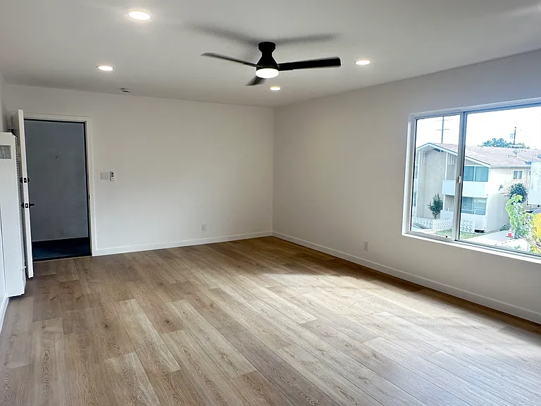 1638 Granville Ave #4 — Photo 2