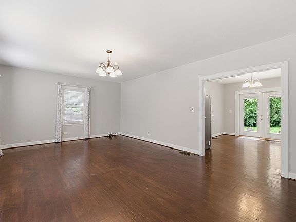 5th image of 221 N 1st St