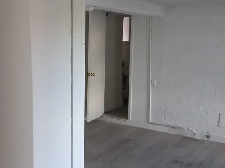 15 Roberts St #BASEMENT — Photo 4