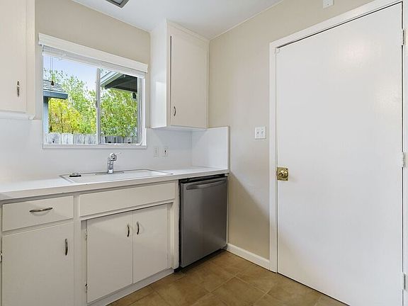 4th image of 806 Madison Ave