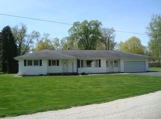 826 S Mayflower Rd, La Porte, IN 46350