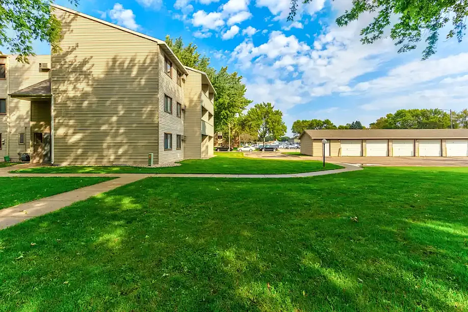 Scandia Woods Apartments — Photo 3