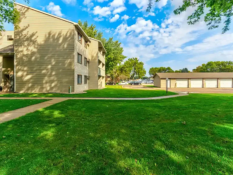 Scandia Woods Apartments — Photo 3