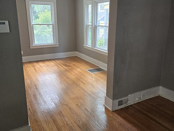 4th image of 20 Paige St