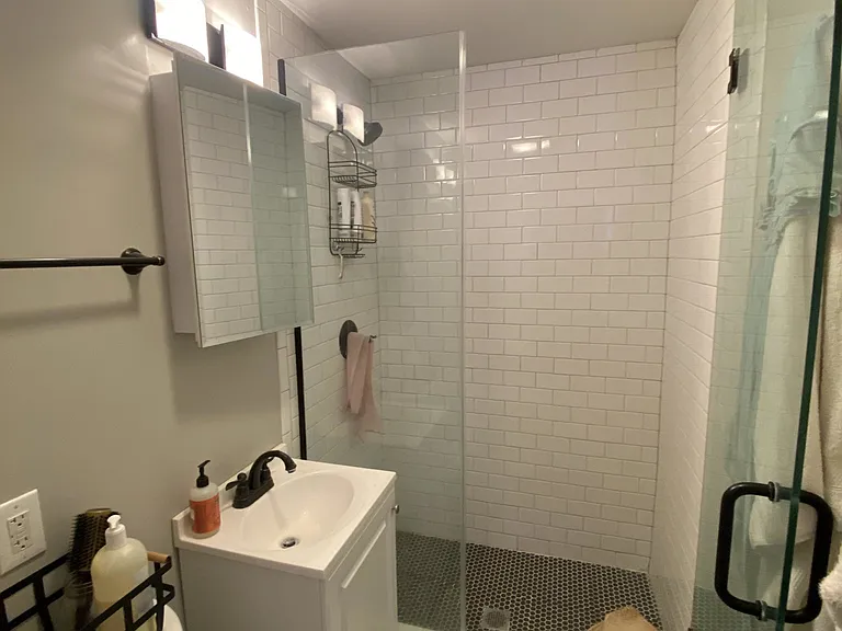 1008 W Altgeld St #1 — Photo 7