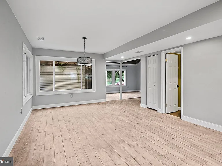 511 Avondale Dr — Photo 21