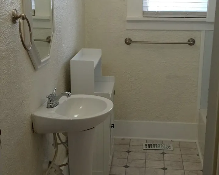 1308 Holden St — Photo 8