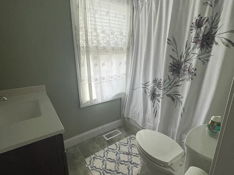 221 N Pine St — Photo 14