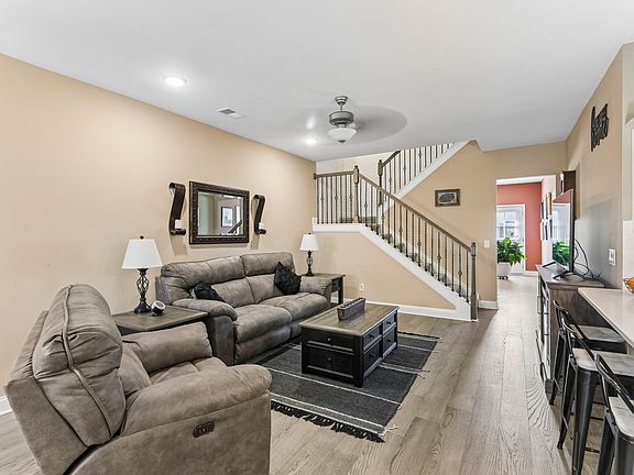4th image of 1689 Foston Ln