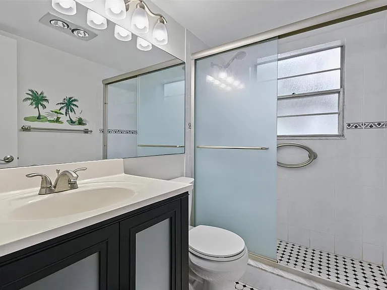 37 Cambridge Rd E #B — Photo 7