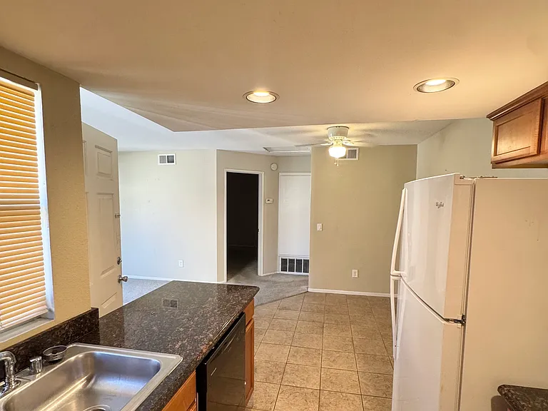 1134 W Blaine St #202 — Photo 8