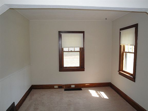 2nd image of 2705 Bildahl St