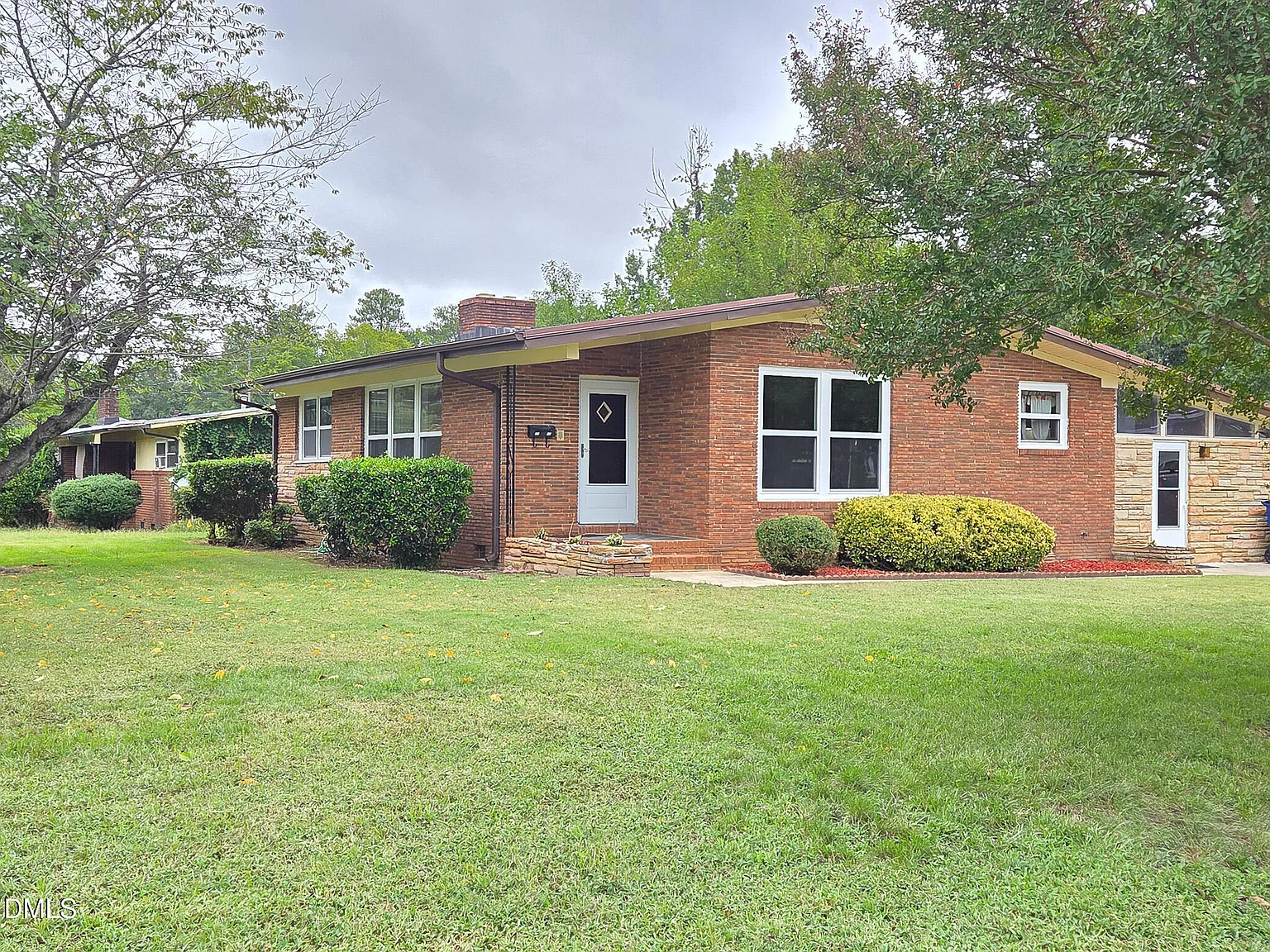 3 bed, 2.0 bath, 1770 sqft, $1,850 — Photo 2