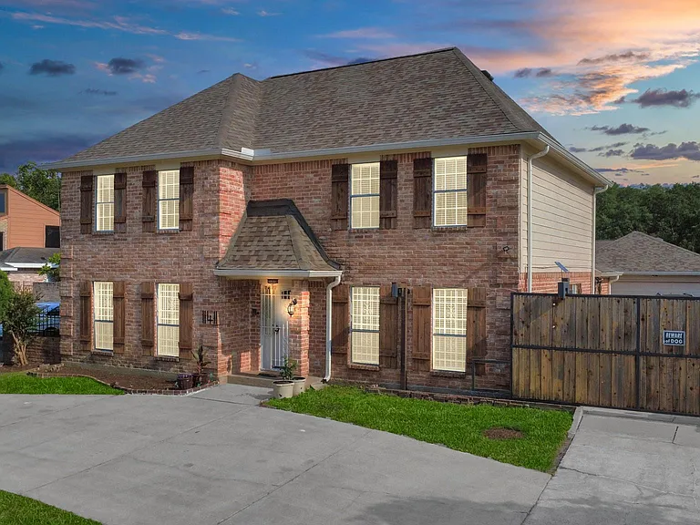 11411 Briar Forest Dr — Photo 2