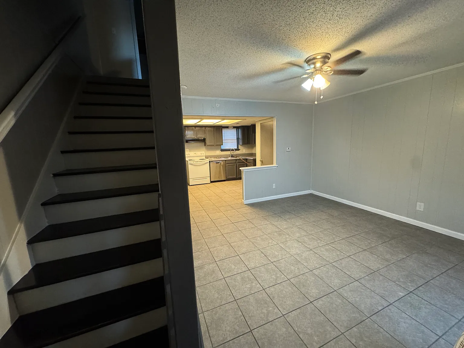 2 bed, 1.5 bath, $800 — Photo 3