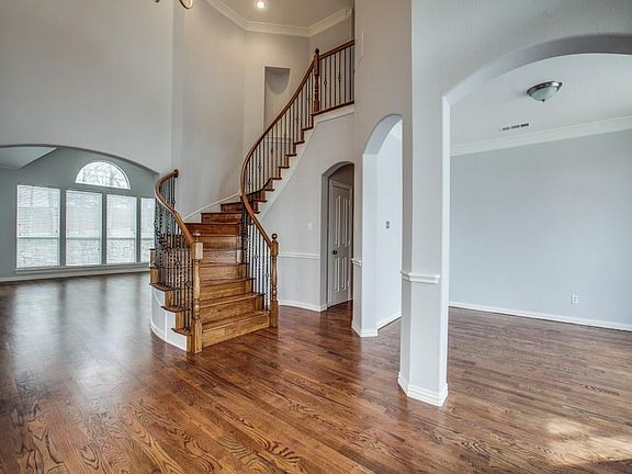 5th image of 2705 Thorn Ln