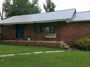 421 W Bain St, Dexter, MO 63841