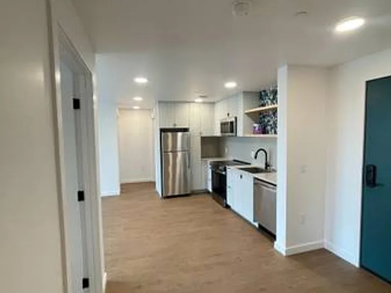 5560 NE 42nd Ave — Photo 30