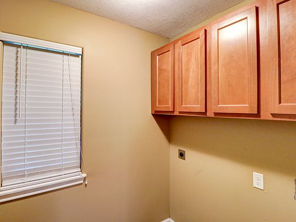 3rd image of 2719 Louisiana Ave