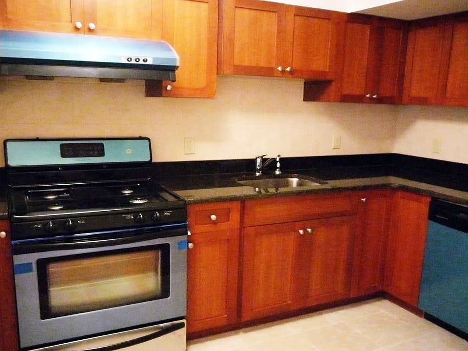 2nd image of 6506 Grand Central Pkwy APT 2C