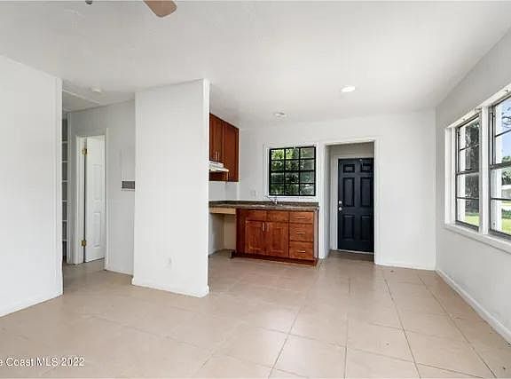 3rd image of 2961 Carver St