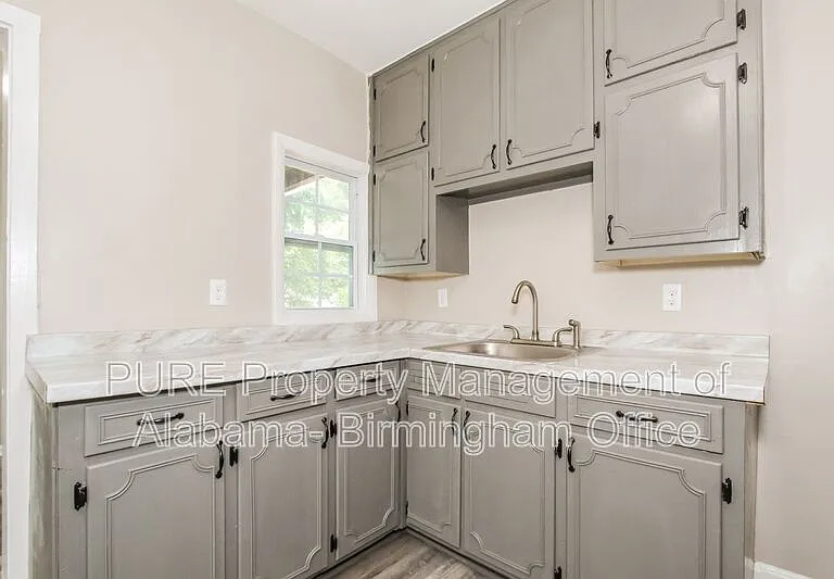 208 22nd St SW — Photo 6